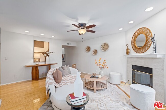 Building Photo - 102 N Sweetzer Ave