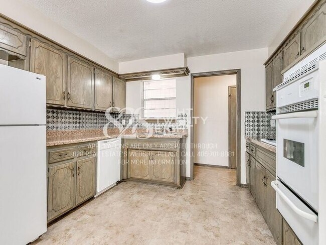 Building Photo - Midwest City 3 Bed/2 Bath House with Attached Two-Car Garage!
