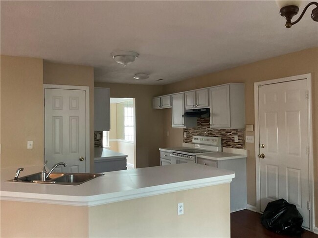 Building Photo - 2570 Treasure Ct
