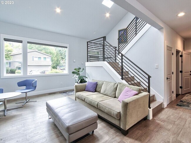 Primary Photo - Fully Furnished Lake Oswego Gem!!!!