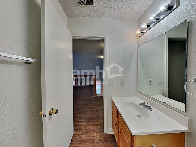 Building Photo - 1676 Sweetwater Ln