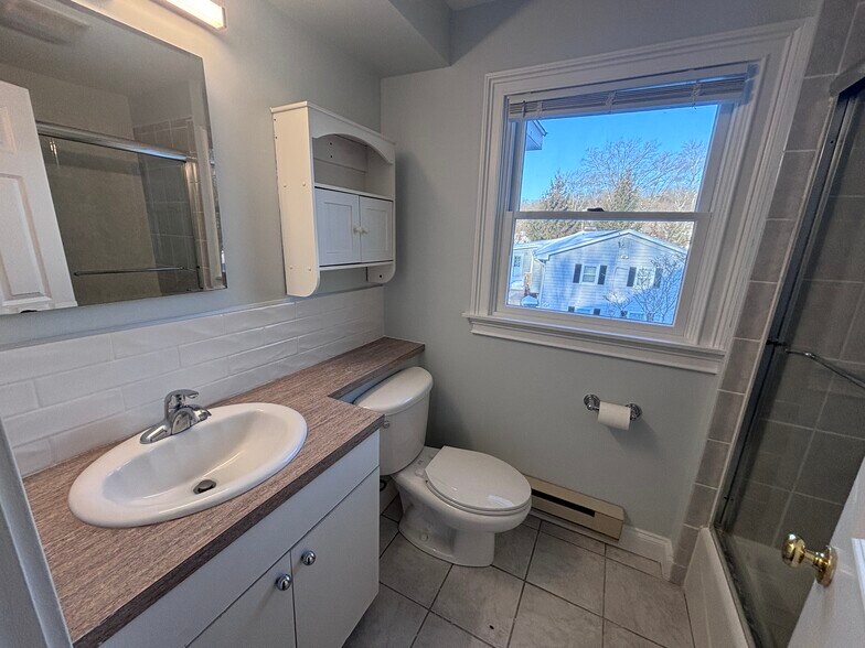 Building Photo - 101 Ponus Ave