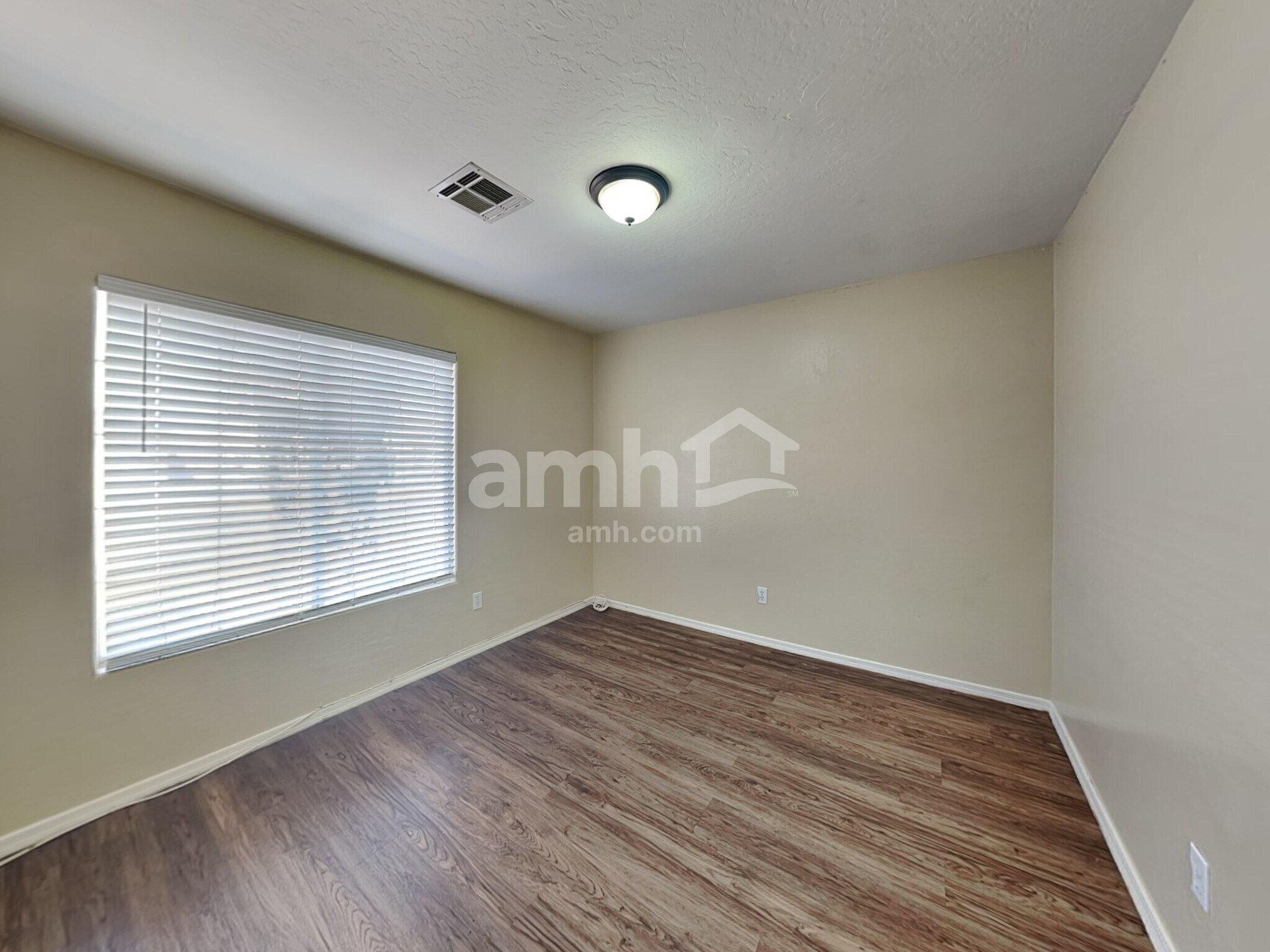 Building Photo - 3537 E Murrieta Rd
