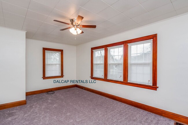Building Photo - Firestone Park Home Available