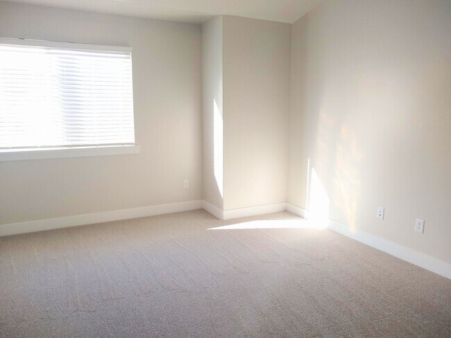 Building Photo - Bluffdale Townhouse Rental in Bringhurst S...