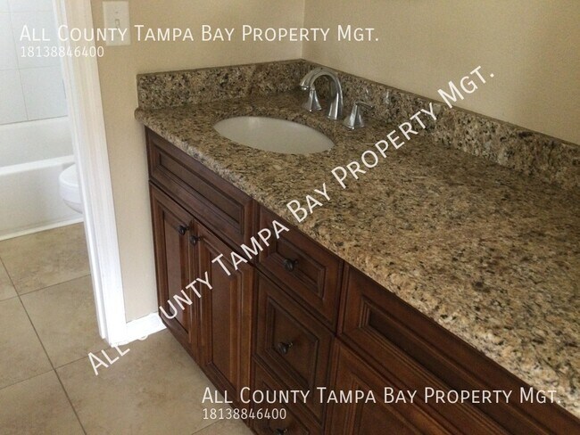 Building Photo - 15604 Deer Glen Dr