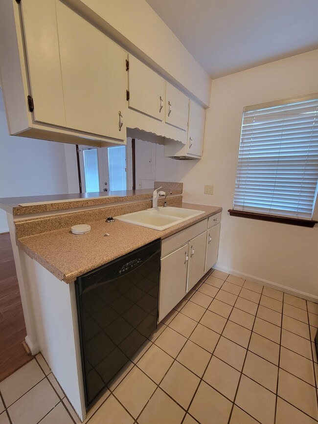 Building Photo - 1303 Snowflake Cir