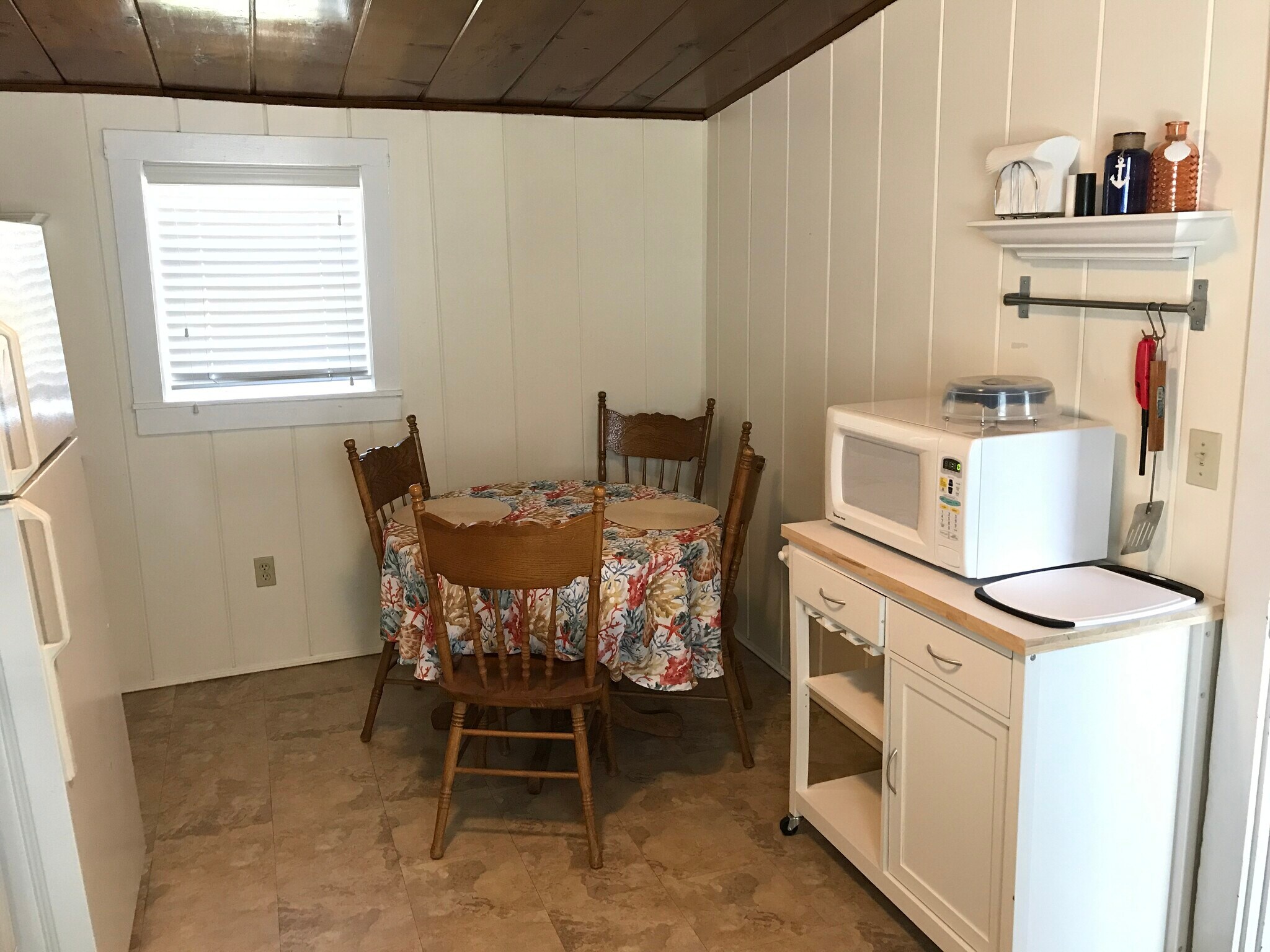 eat-in kitchen with stack laundry - 38B Warren Ave
