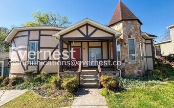 Building Photo - 2102 Vine St