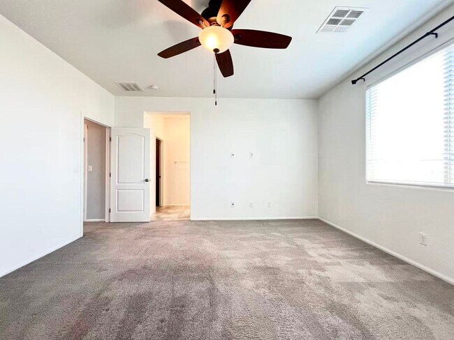 Building Photo - 930 Safe Sapphire Way