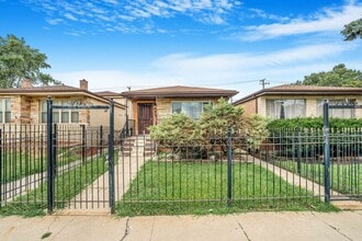 Building Photo - 8840 S Halsted St