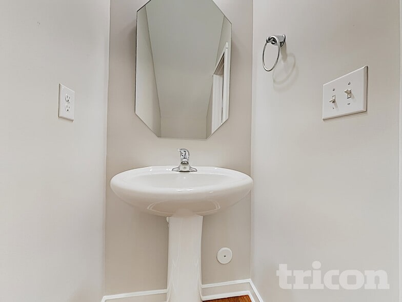 Building Photo - 7030 McLothian Ln