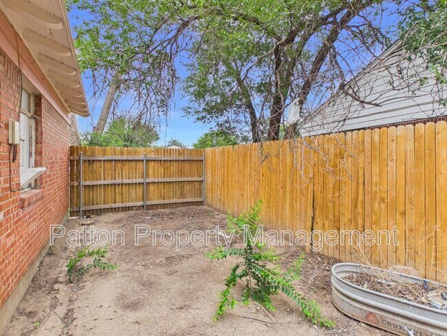 Building Photo - 2711 Duncan Dr