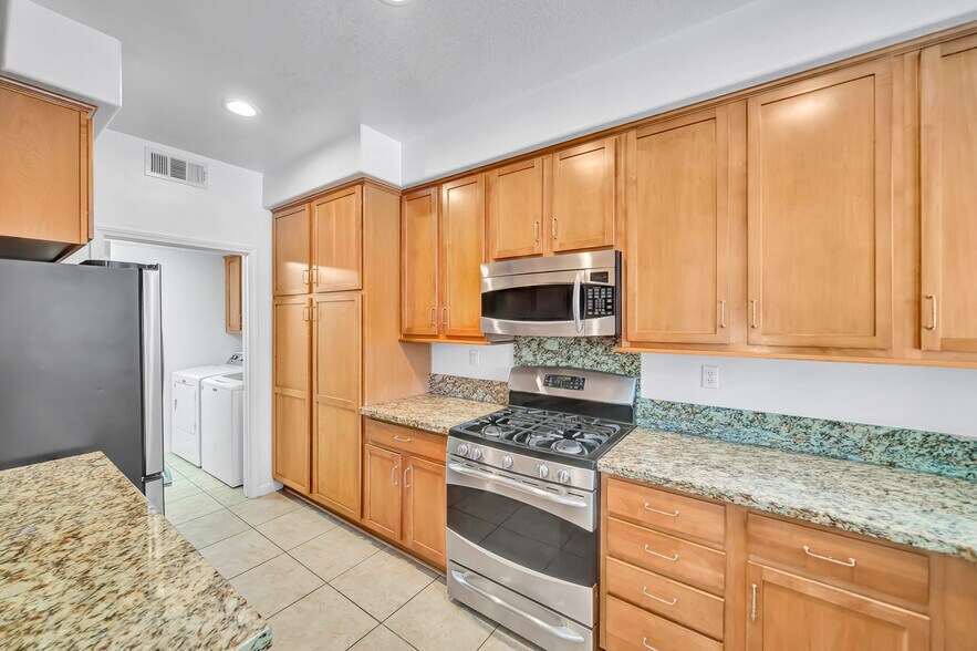 Building Photo - 23904 Calle del Sol Dr