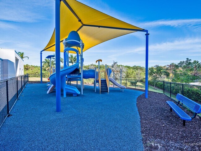 Building Photo - 15051 Royal Oaks Ln