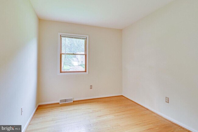 Building Photo - This elegant and unique three-level split ...