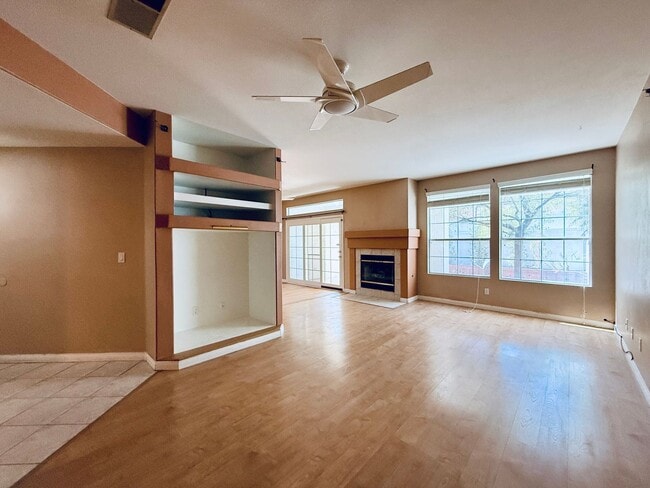 Building Photo - BEAUTIFUL 2 STORY TOWNHOME LOCATED IN THE SOUTHWEST!