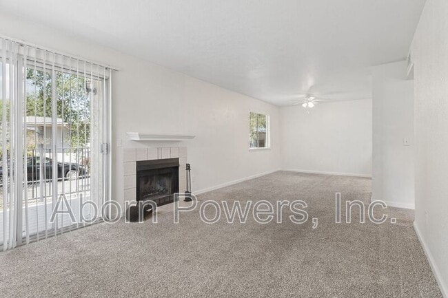 Building Photo - 2529 Greenwood Ln