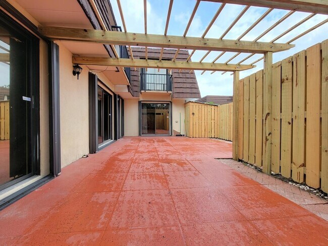 Building Photo - 1522 15th Ln