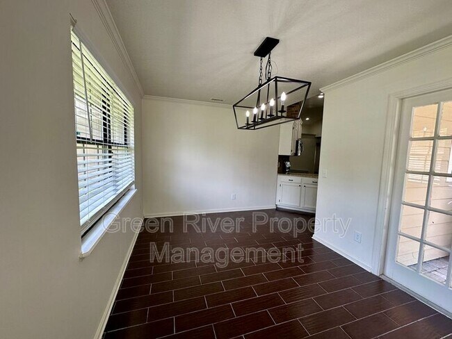 Building Photo - 3288 Deerfield Pointe Dr