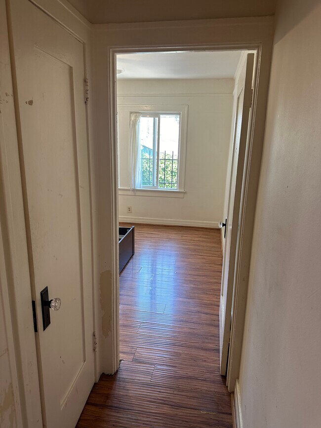 Building Photo - 5127 1/2 Marathon St