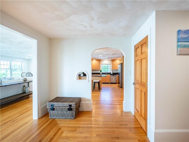 Building Photo - 573 Wolcott Ave