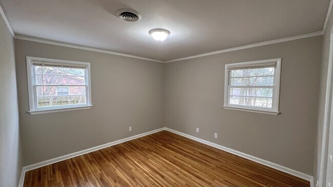 Building Photo - 3-Bedroom just waiting for you !