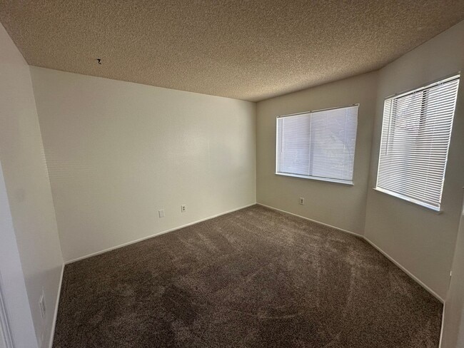 Building Photo - Elegant 4-Bedroom, 3-Bath Home in Prime Cul-de-Sac Location
