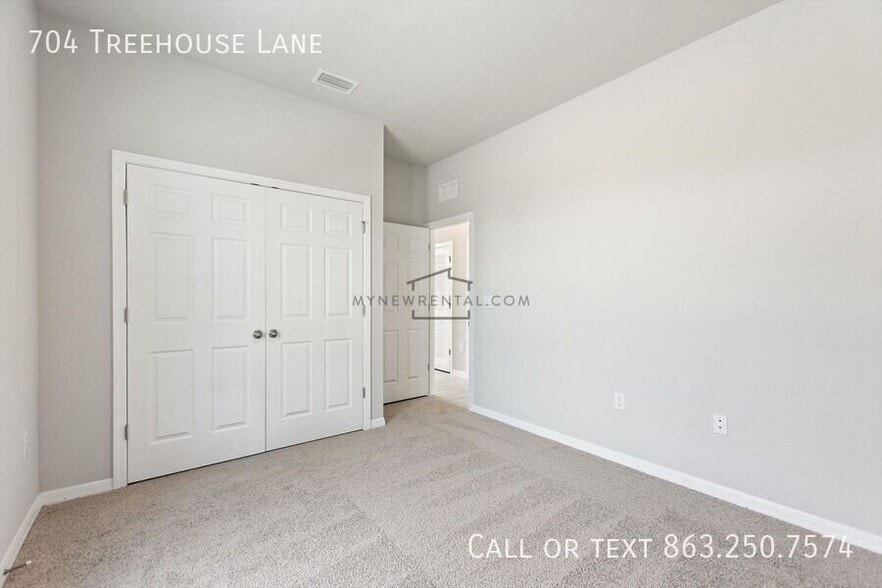 Building Photo - 704 Treehouse Ln