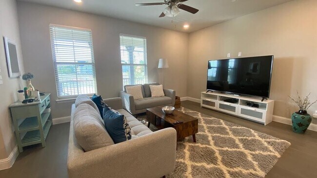 Primary Photo - 2008 Naples Dr