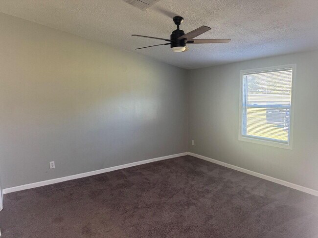 Building Photo - Discover peaceful country living