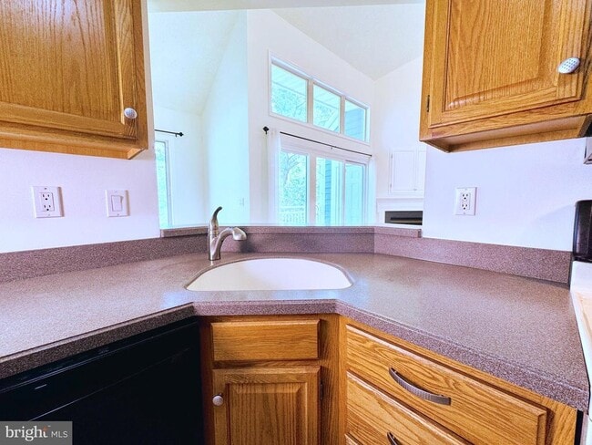 Building Photo - 640 Oakland Hills Dr