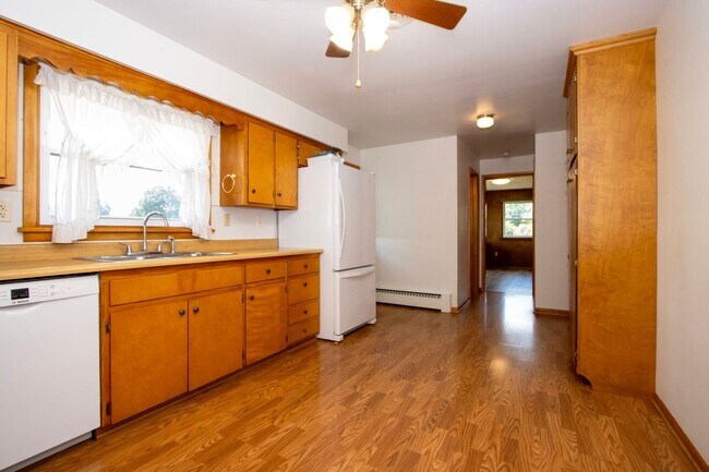 Building Photo - Charming Ranch Home