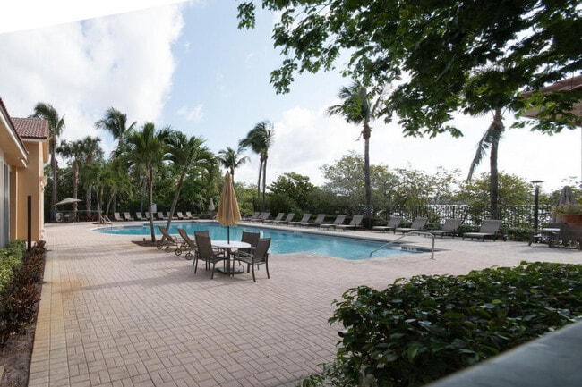 Building Photo - 1000 Scotia Dr