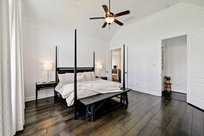 Building Photo - 4303 Woodledge Pl