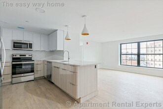 Building Photo - 10 Soden St