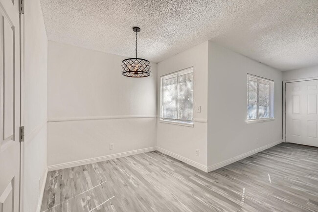 Building Photo - MOVE IN SPECIAL! HALF OFF FIRST MONTH'S RENT - Lovely 2 Bedroom Condo Near the Strip!