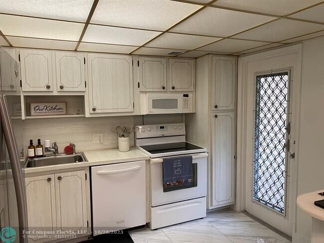 Building Photo - 2650 S Course Dr
