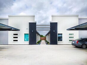 Building Photo - 8 Maryland St