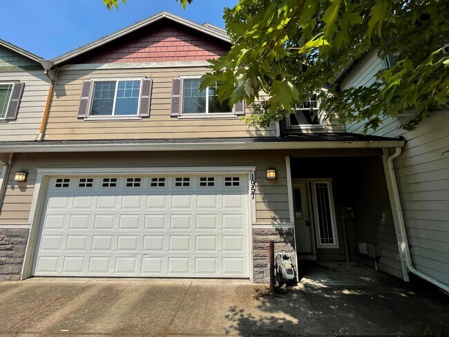 Building Photo - Fantastic Hillsboro Townhome with Attached...