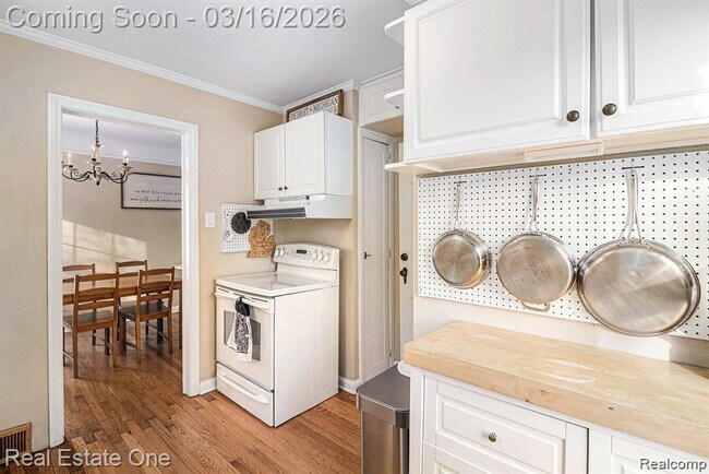 Building Photo - 350 N Reginald St