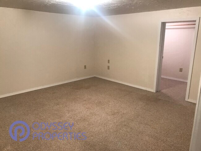 Building Photo - 2905 N Oneida St