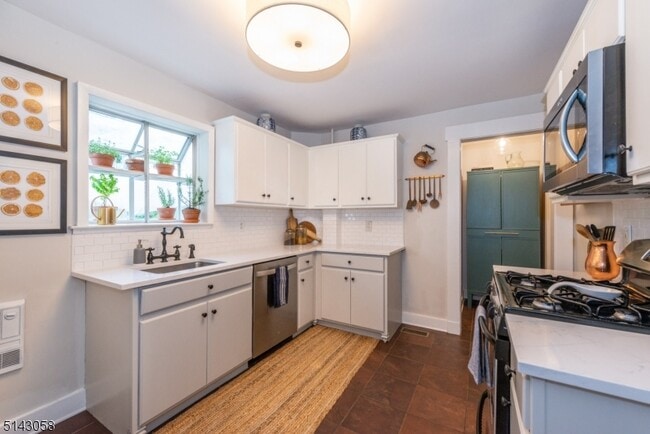 Building Photo - 276 Bay Ave