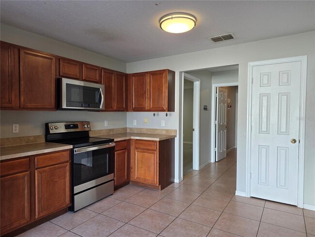 Building Photo - 1645 Algonkin Loop