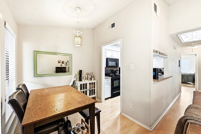 Building Photo - 2706 Salado St