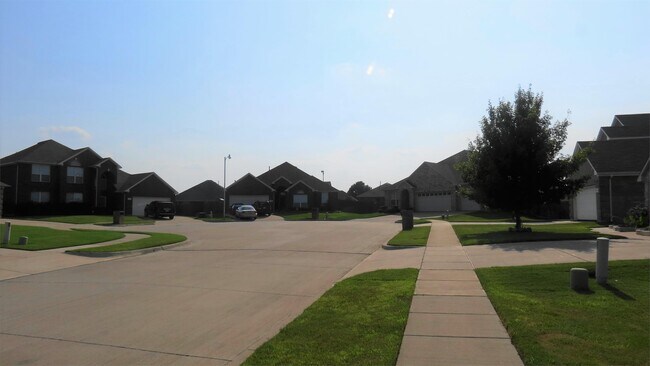 Building Photo - 507 Mesa Ridge Ct