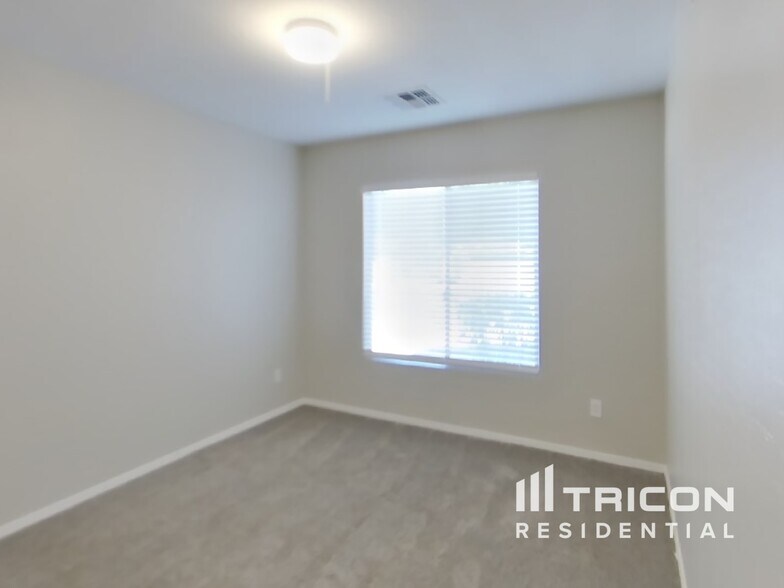 Building Photo - 39391 N Parisi Cir