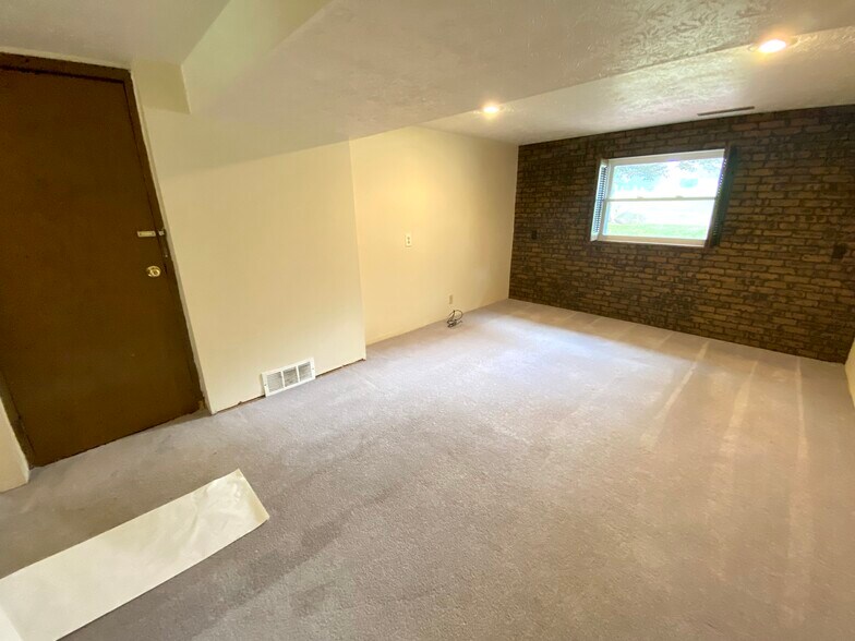 Building Photo - 1827 Thackeray Ave NW