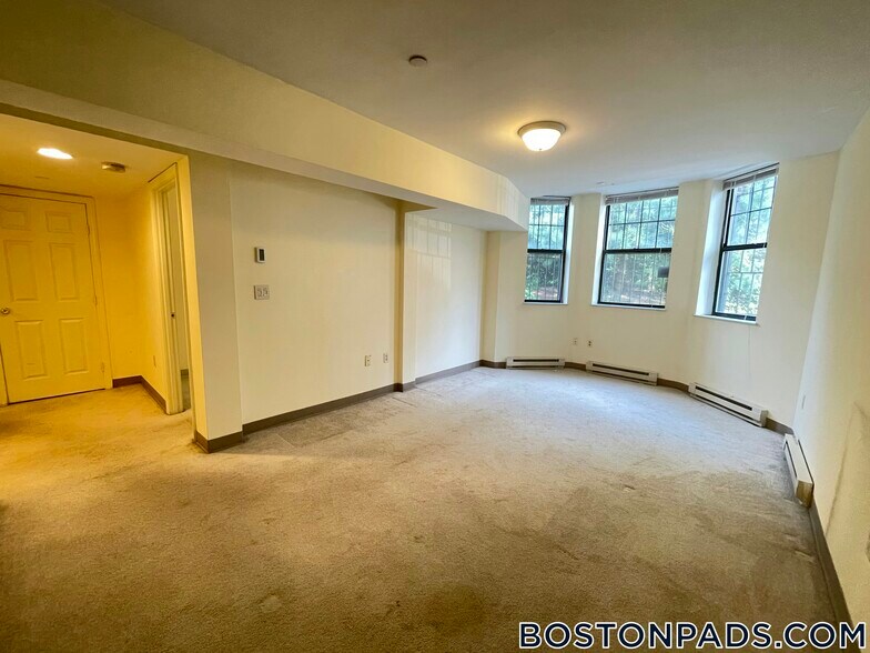 Building Photo - 109 Queensberry St