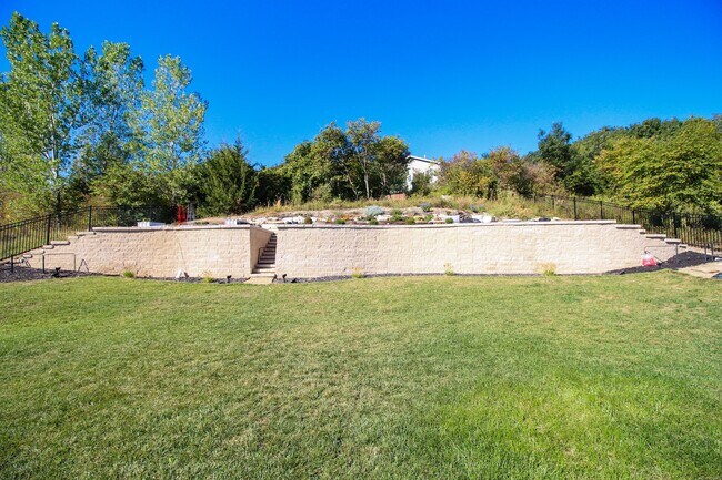 Building Photo - 205 Starlight Ln
